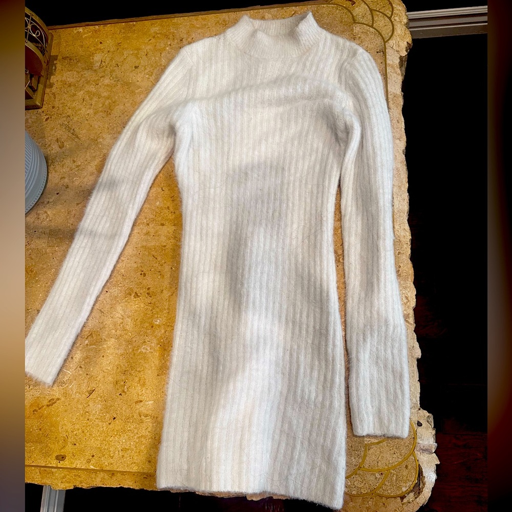 Miss guided white sweater dress size 8. (It fits a 6-8) super cute.